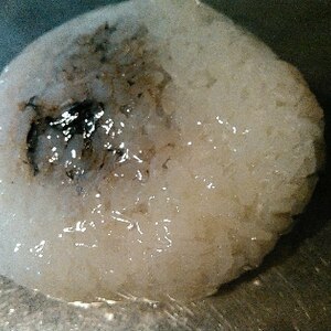 しらすの麺つゆ煮を使って塩昆布おにぎり